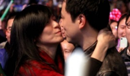 激情热吻视频,浪漫瞬间定格永恒